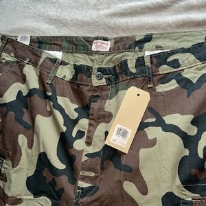 Levis Mens Carrier Cargo Shorts 48 Woodland Camo Ripstop PC9-24878-0004 NWT